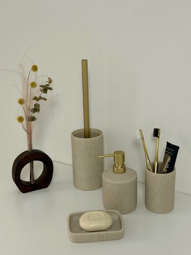 Изображение товара Набор аксессуаров для ванной комнаты, 4 предмета, бежевый с ершиком