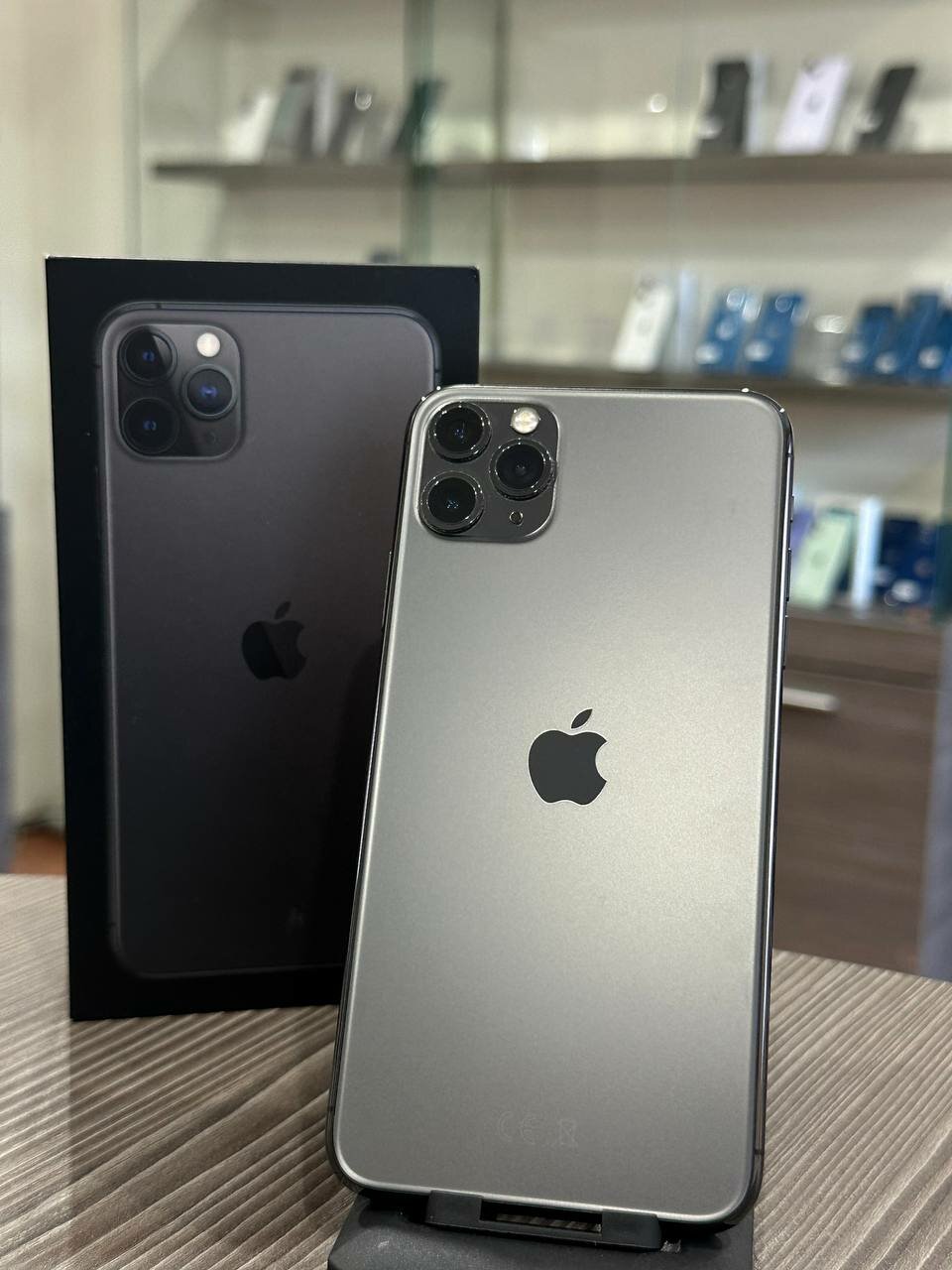 Смартфон Apple iPhone 11 Pro Max, 256ГБ, 6,5", 3 камеры, OLED, IP68, NFC