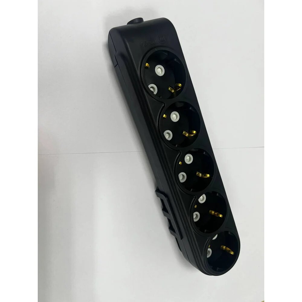 MAKEL колодка нового поколения 5 гнезда С защитой от детей С/З C монтажным аппаратом черный N5210100