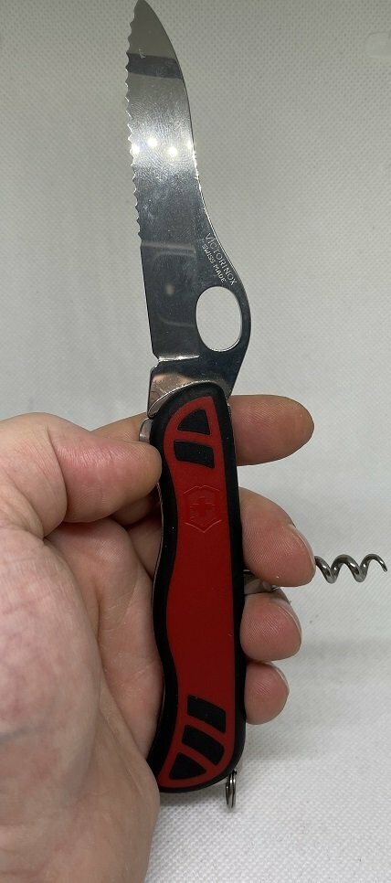 Нож перочинный Victorinox Sentinel OneHand (0.8321.MWC) 111мм 3функций красный/черный карт.коробка - фото №19