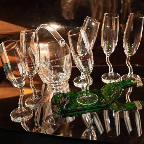 Подарочный набор - шесть бокалов для шампанского, ведерко для льда и блюдо (менажница) из зеленой винной бутылки серии Хмельное стекло