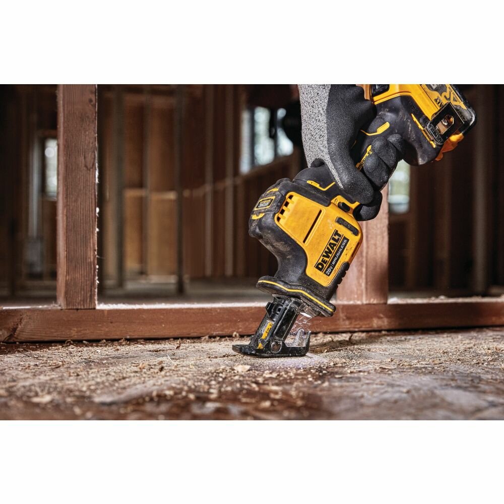 Аккумуляторная сабельная пила DeWalt DCS369NT-XJ — фото 1