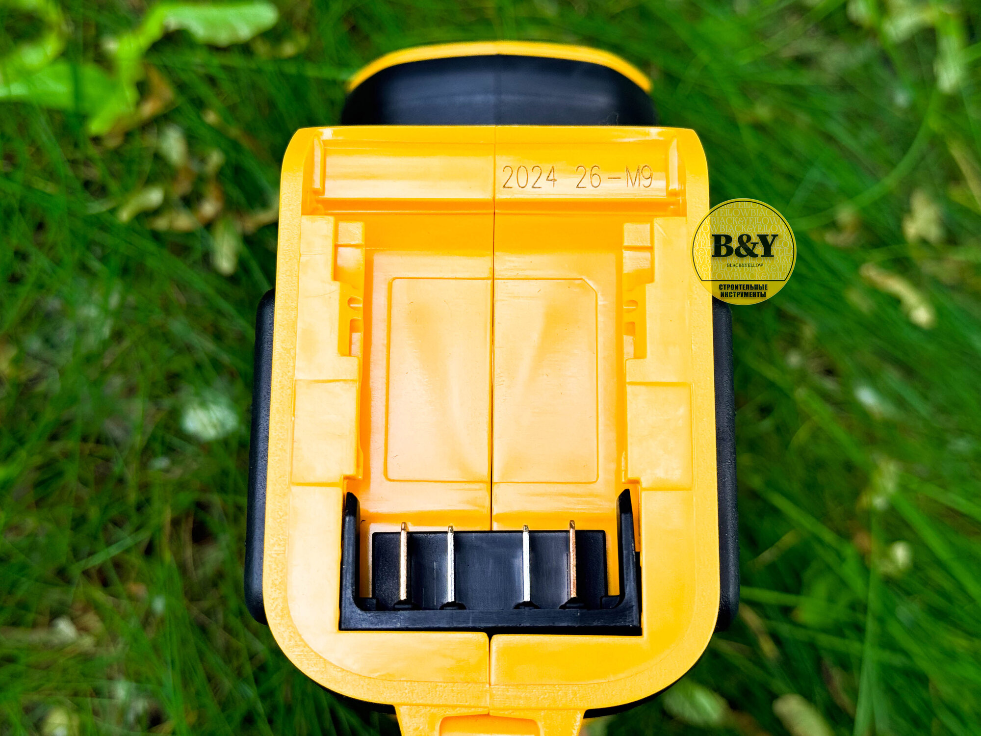 Аккумуляторный фонарь DEWALT DCL043 20В — фото 1