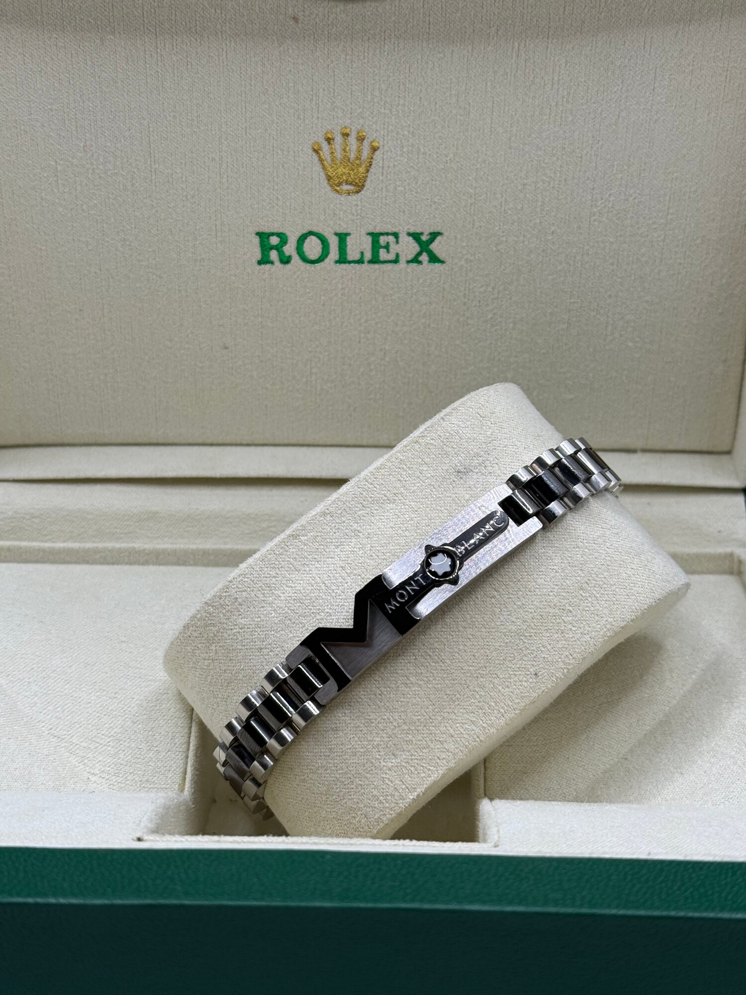 Плетеный браслет