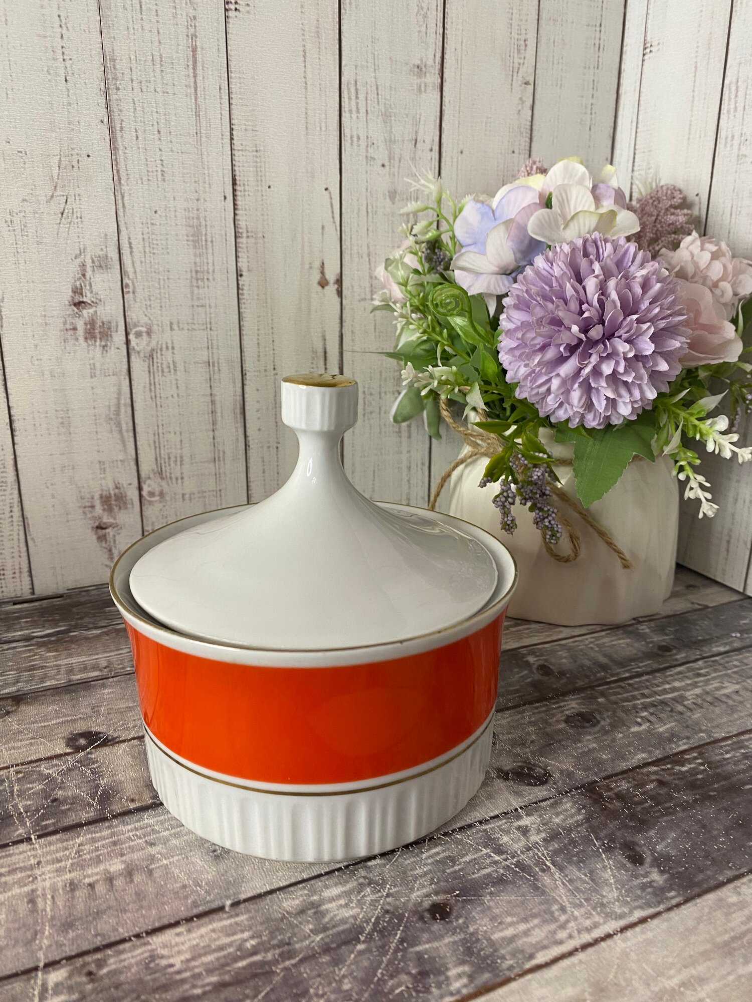 Сахарница фарфоровая ГДР Volkstedt фарфор из ГДР, красно-белая, позолота сохранена