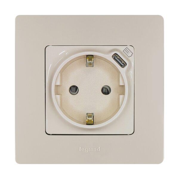 Legrand (Легранд) Розетка с заземлением с USB тип C - Legrand Etika - со шторками 16А 250В 1500мА 75Вт безвинтовые зажимы - слоновая кость 672388