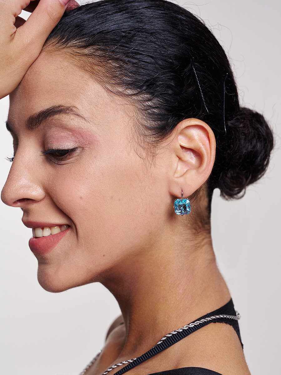 Серьги двусторонние SOKOLLAIK, кристалл, циркон, фианит, серый, голубой — фото 1