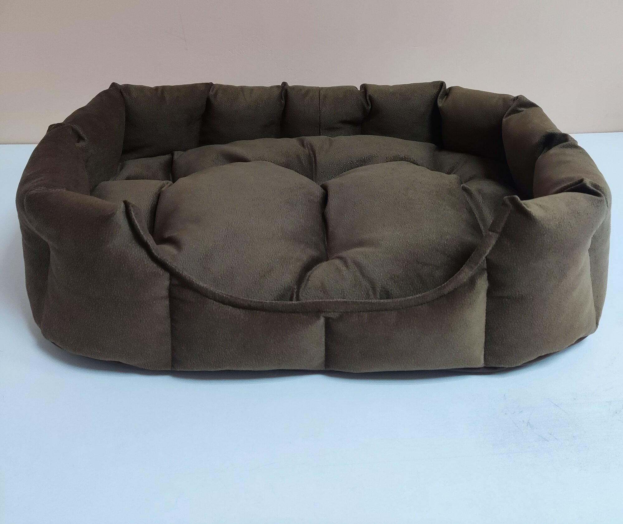 Лежанка для кошек и собак 65x42 см, овальная, с бортиком, с подушкой, коричневая