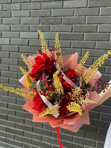 Изображение товара Букет живых цветов NURA FLOWERS, вибурнум калина 5, роза французкая 7, анигозантус 5, эриморус 10