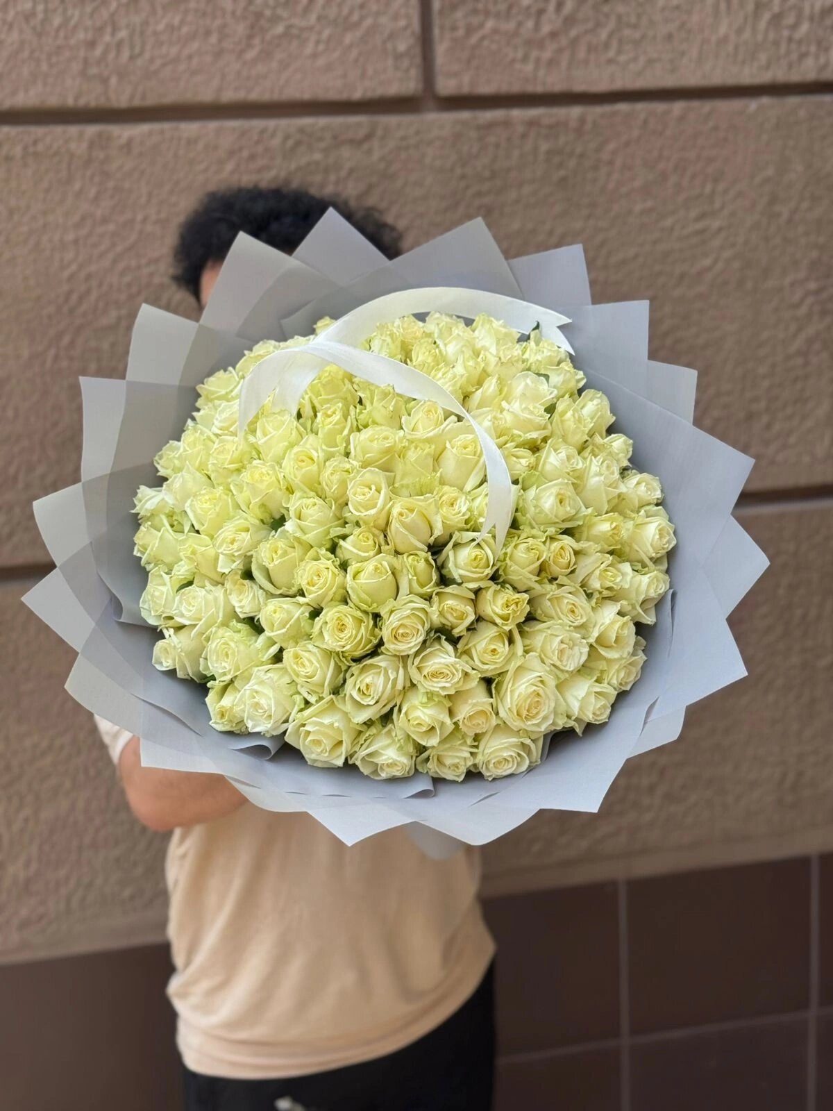 Букет из 101 белой розы Celebrity