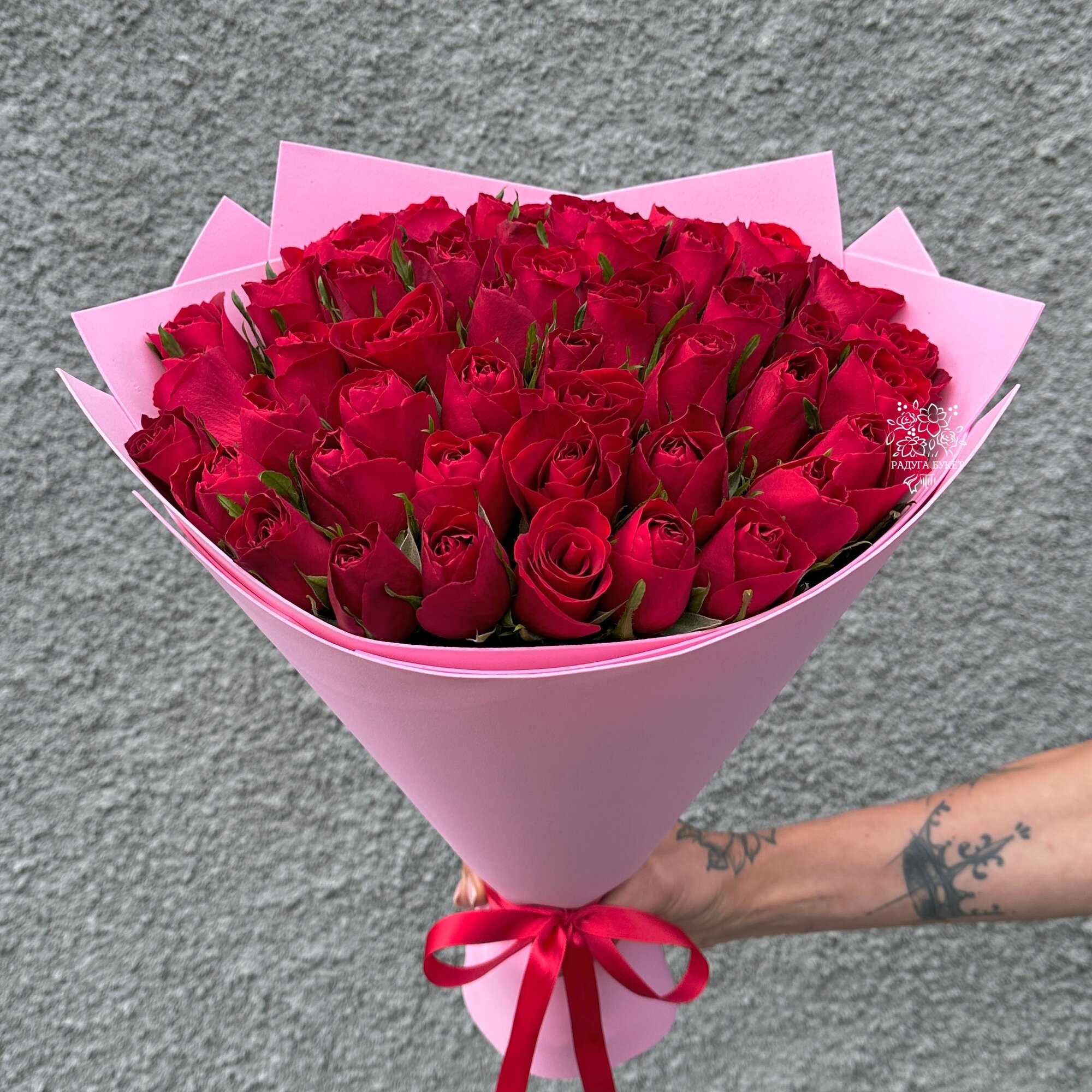 Букет живых цветов из 51 красной розы 40см Кения / Арт.154840 / Радуга Букет