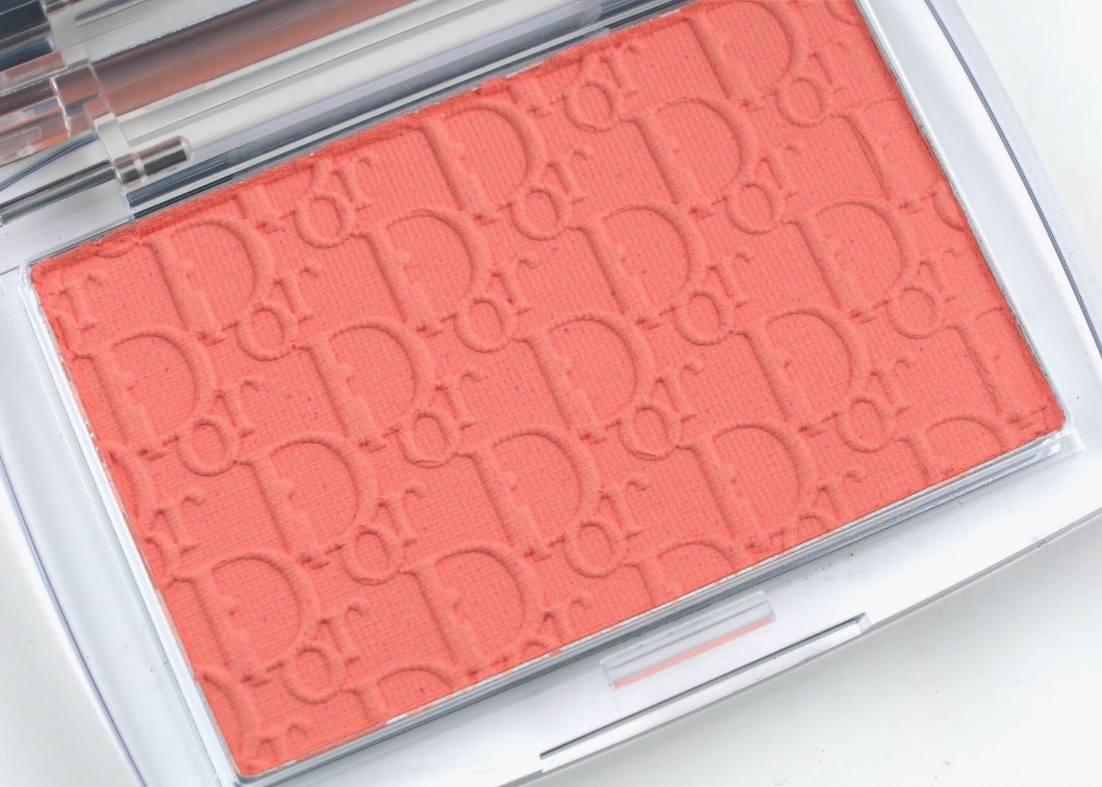 DIOR ADDICT BLUSH No 004 Coral — яркий коралловый румянец для сияющего и выразительного образа!
