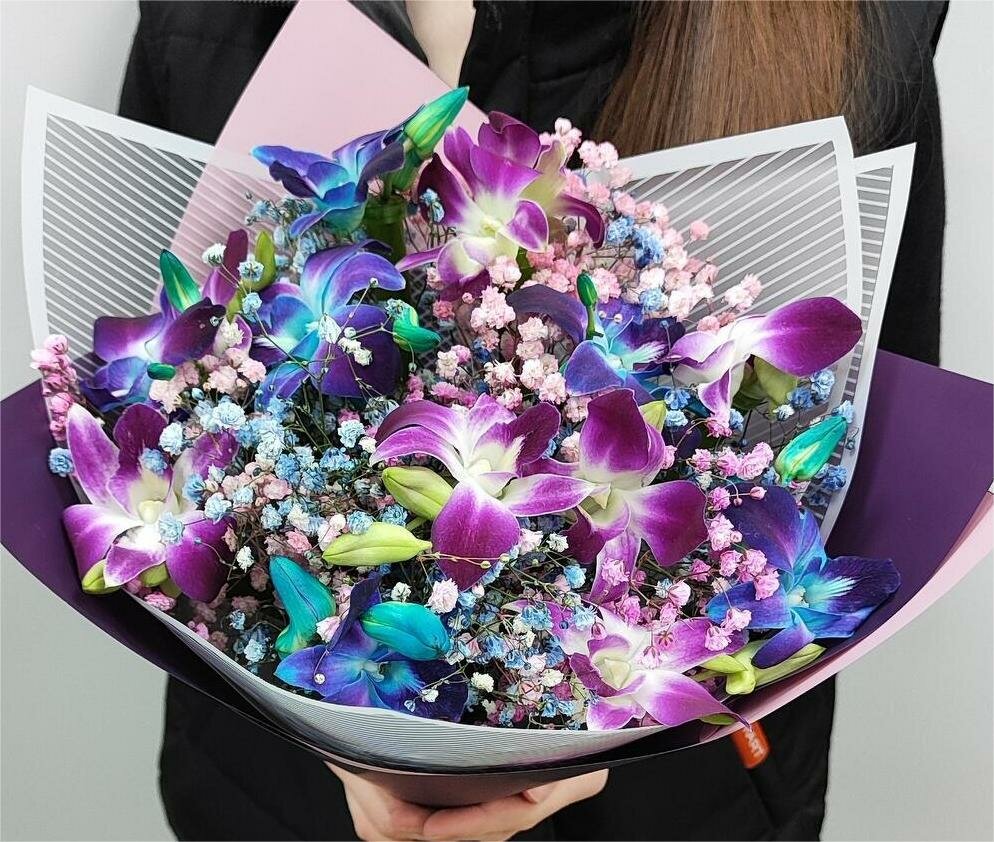 Букет "Орхидея в Лунном Сиянии" микс орхидей Дендробиума и гипсофилы