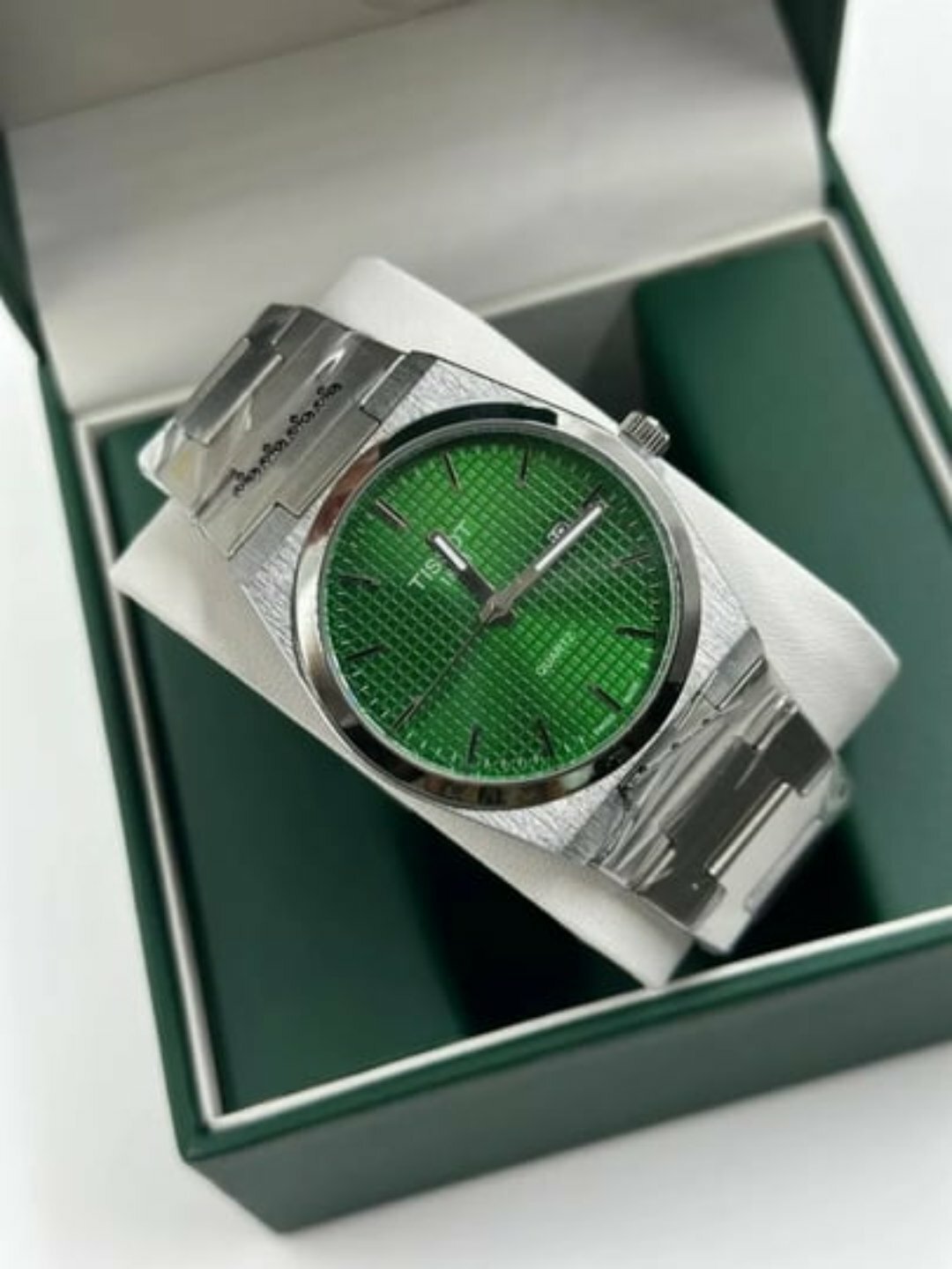 Наручные часы TISSOT Classic, зелeный
