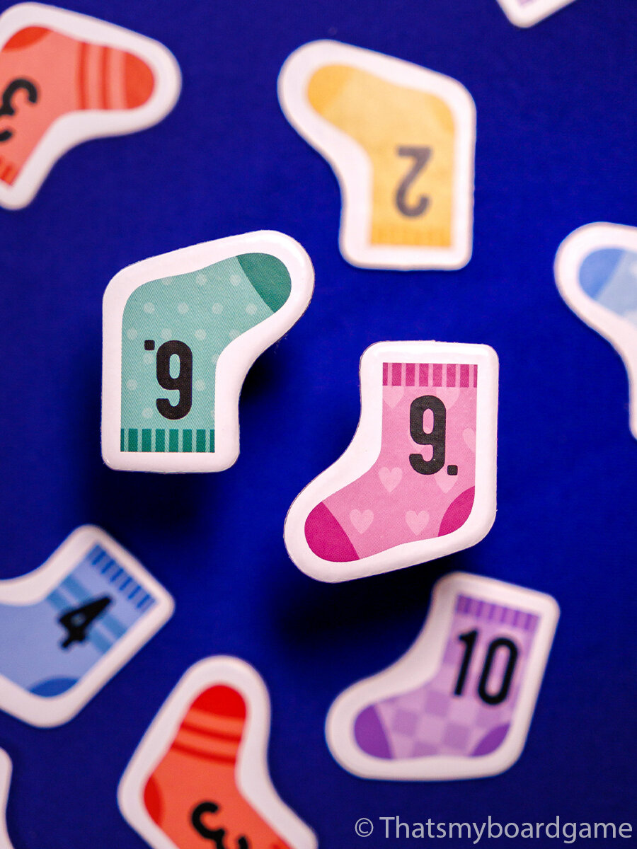 Семейная настольная игра Хит! Гномы и Носки для детей от 8 лет и всей семьи — фото 1