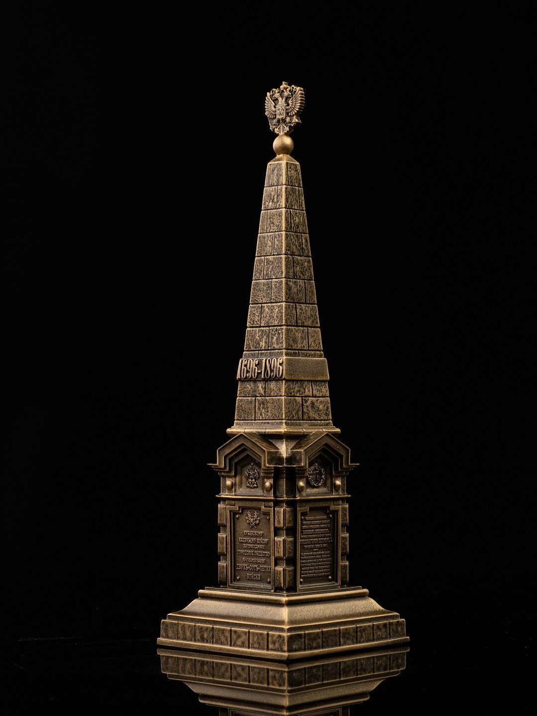 Статуэтка Краснодарская стелла, 20 см, литьевой мрамор, цвет патина бронза — фото 1