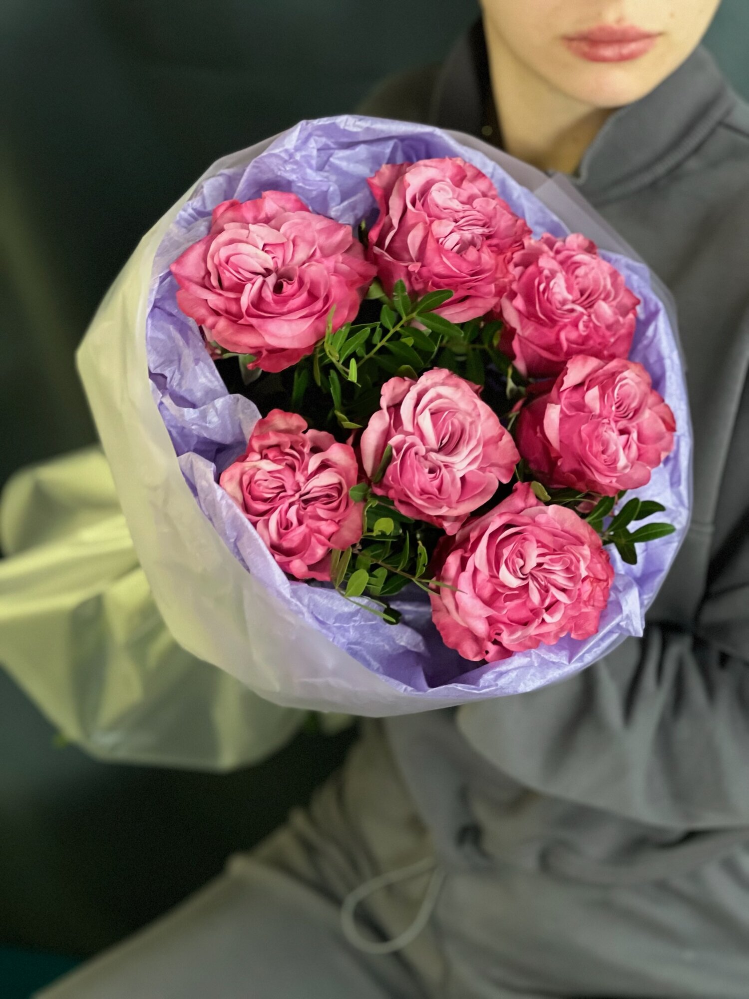 Моно букет из пионовидных роз «Кантри Блюз» 7шт розовые 50см