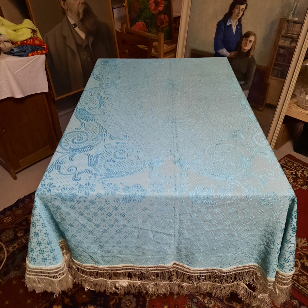 Покрывало с вышивкой гладью 145х250 см есть дефекты бахромы. Винтаж СССР.