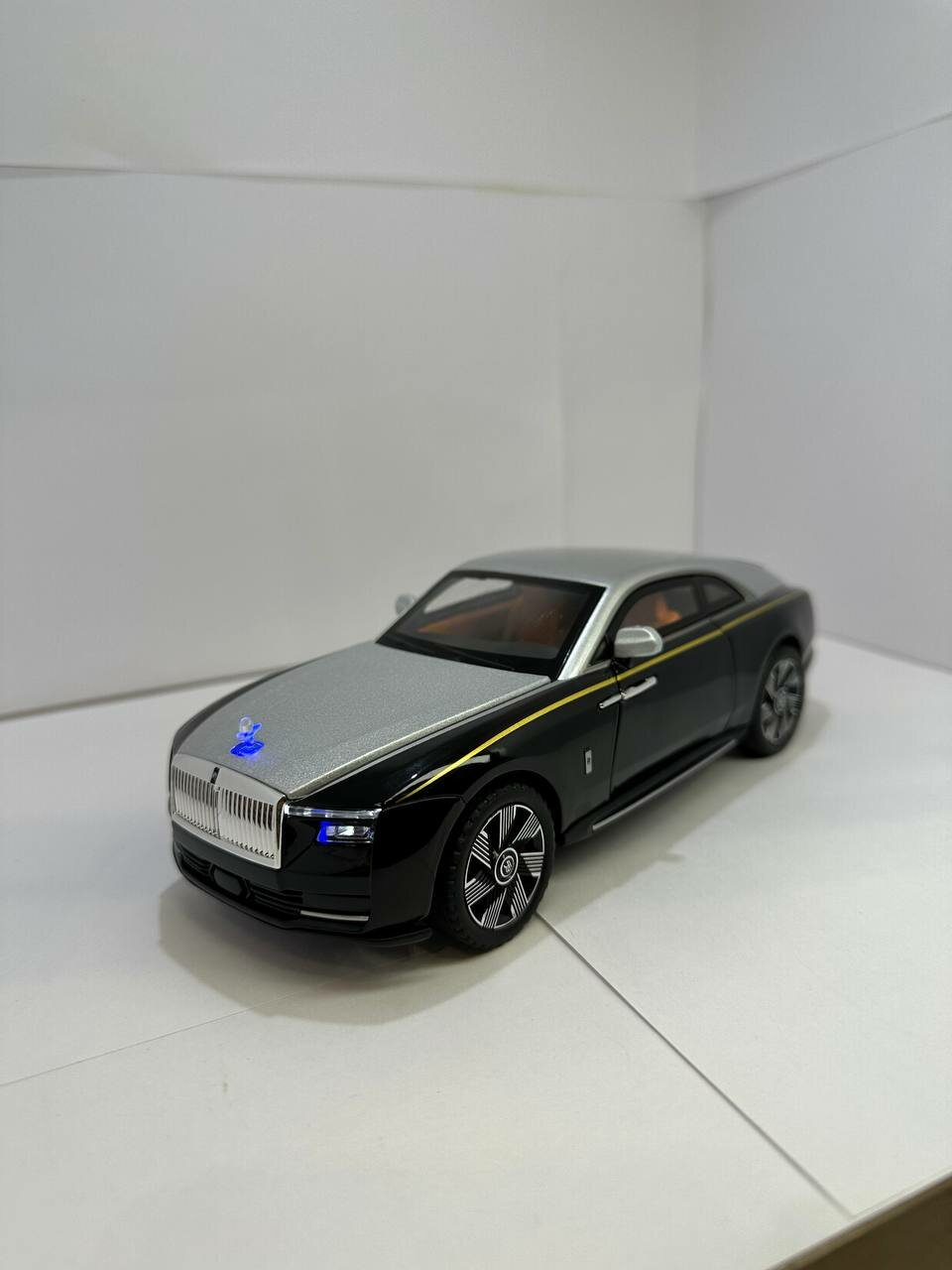 Игрушечная машинка Rolls-Royce, 1:24, с звуковыми и световыми эффектами, полимер