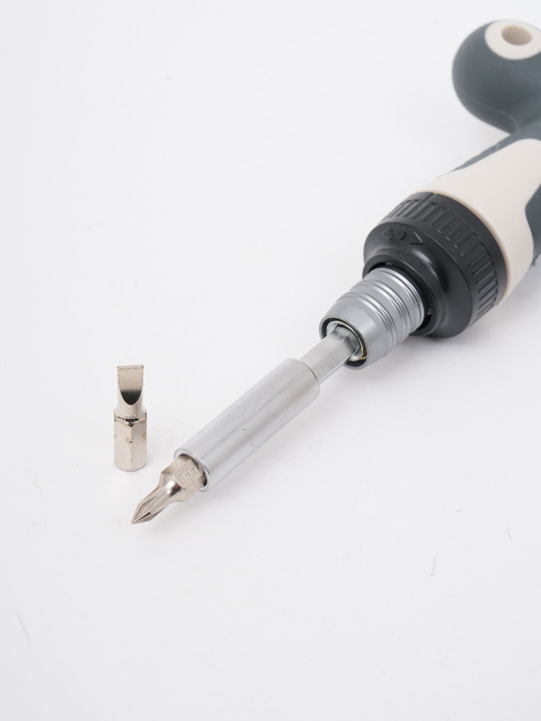 Набор гаечных ключей "40 в 1", сталь CR-V, магнитные биты и отвертка с трещоткой — фото 1