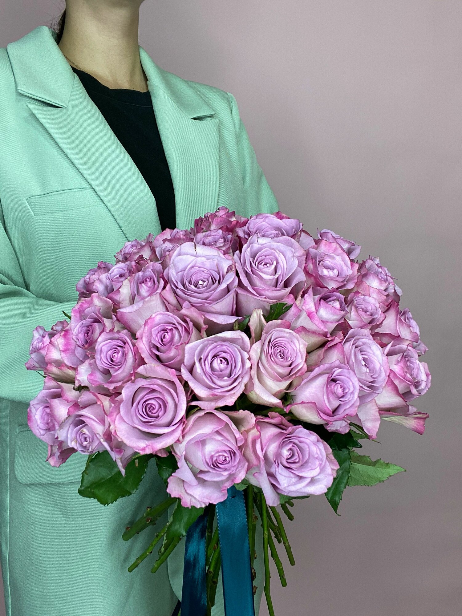 Сиреневые розы