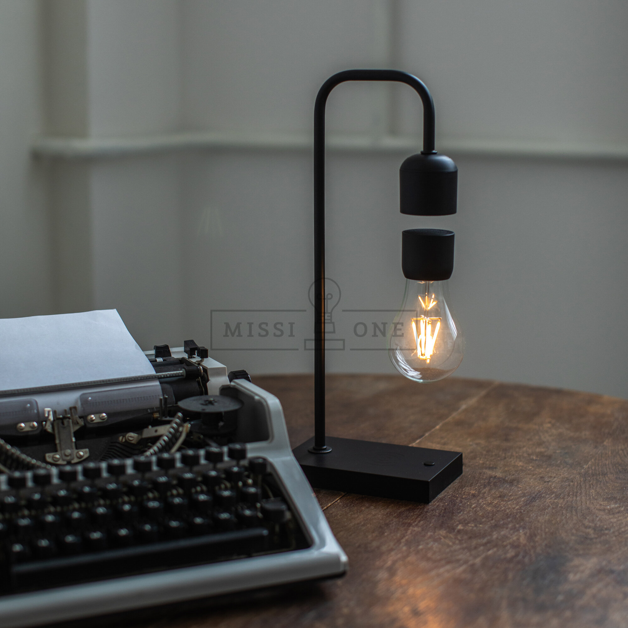 Левитирующая лампа с функцией беспроводной зарядки Missione Levistation