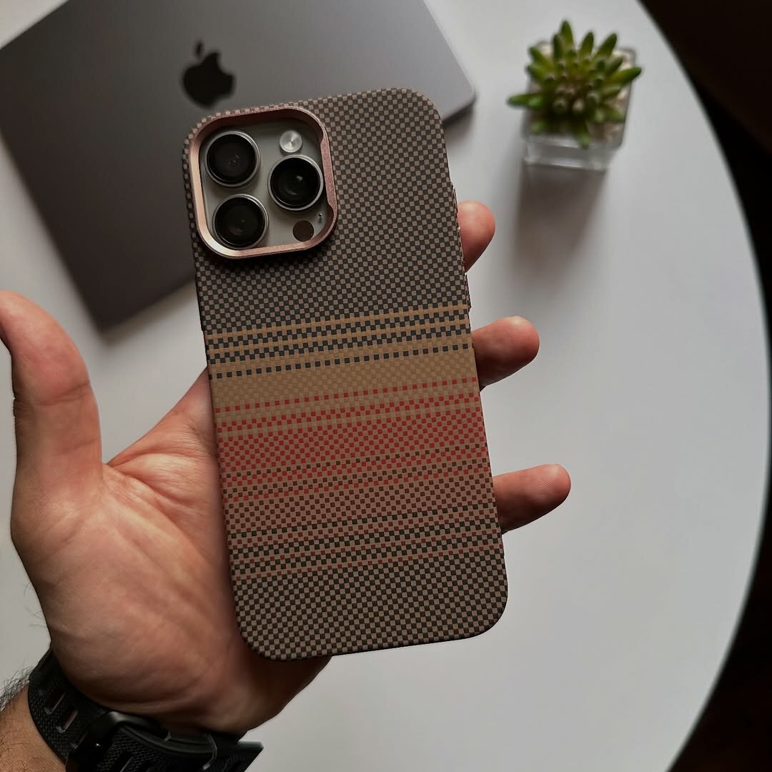 Чехол карбон для iPhone 15 Pro, Dark Sunset(темний оранжвий), FreeAir (оригинал), с MagSafe, очень лёгкий и прочный
