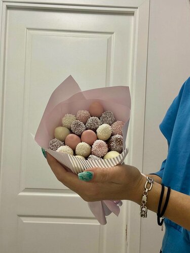 Изображение товара Подарочный букет на годовщину и юбилей Клубника в шоколаде ассорти "Таафеит" Подарок близким Размер XS — (200 гр)