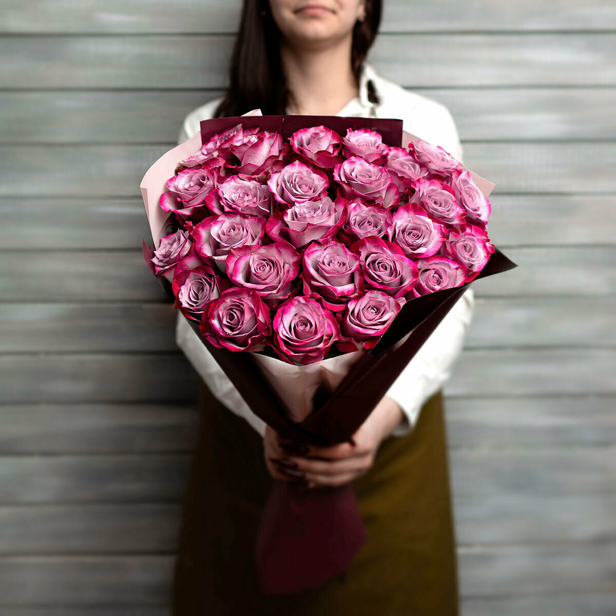 Монобукет Букет Маркет роза Эквадор фиолетовые 50см оберточная бумага 27шт