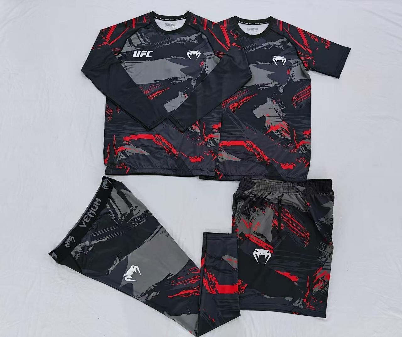 Костюм спортивный