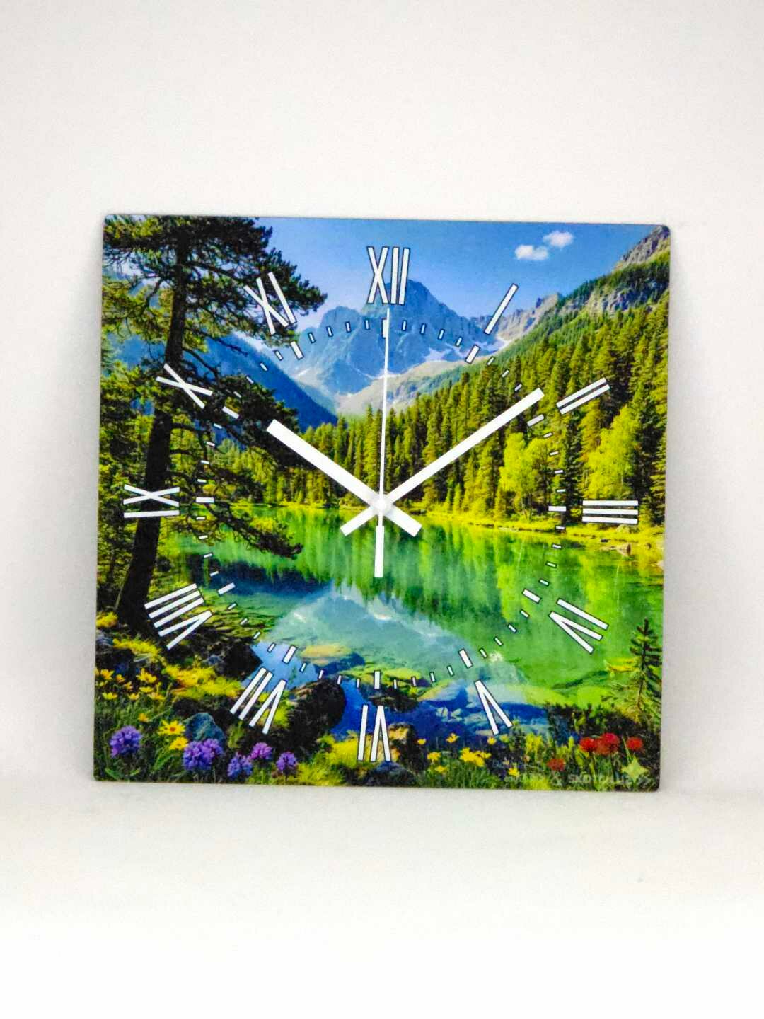 Подарочные Настенные часы Neoprint "Горы", плавный ход, 29x29 см, кварцевые, зеленые