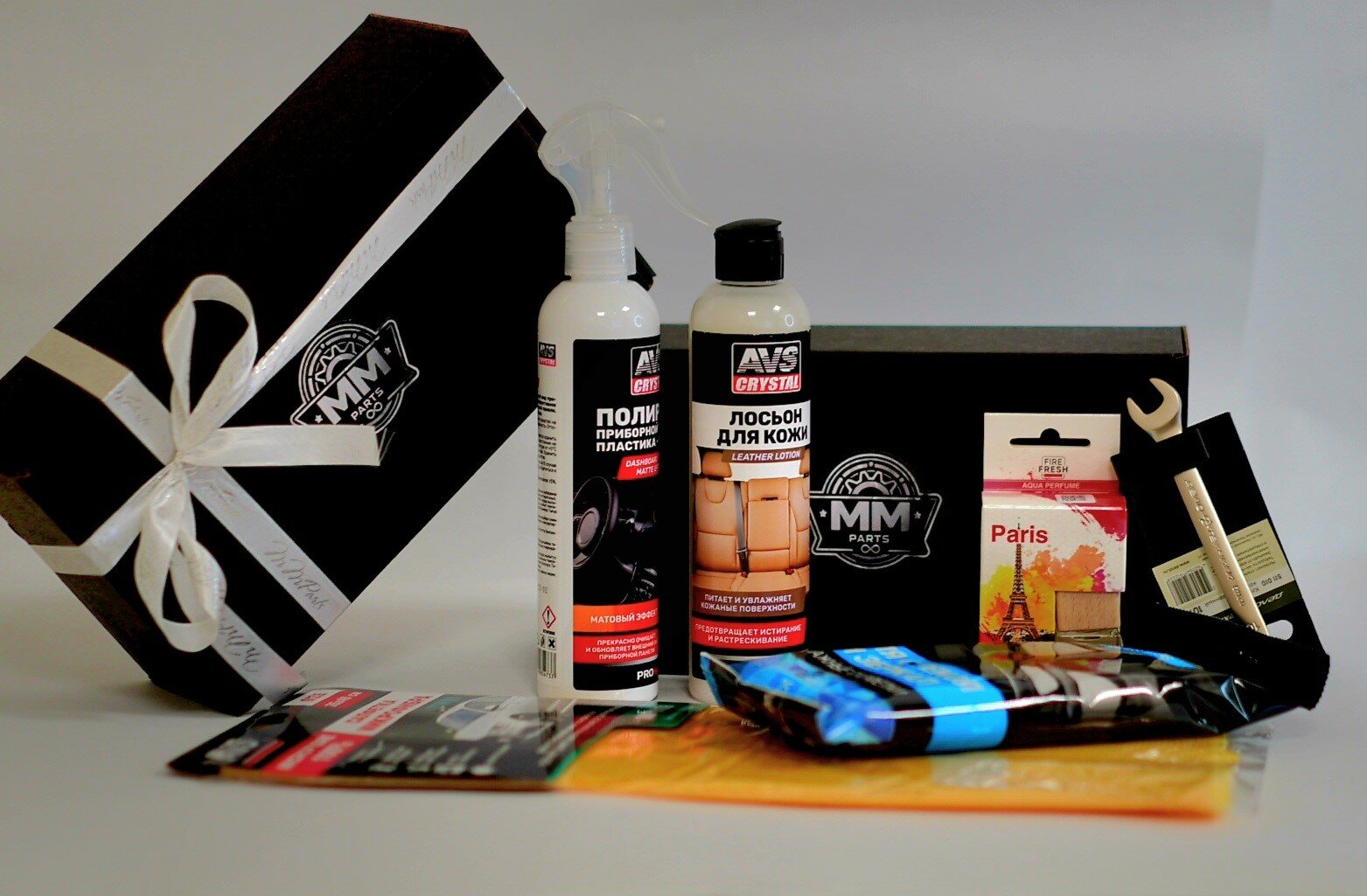 Подарочный набор «Max» для автомобиля очиститель пластика полироль и лосьон для кожи салона салфетка др.