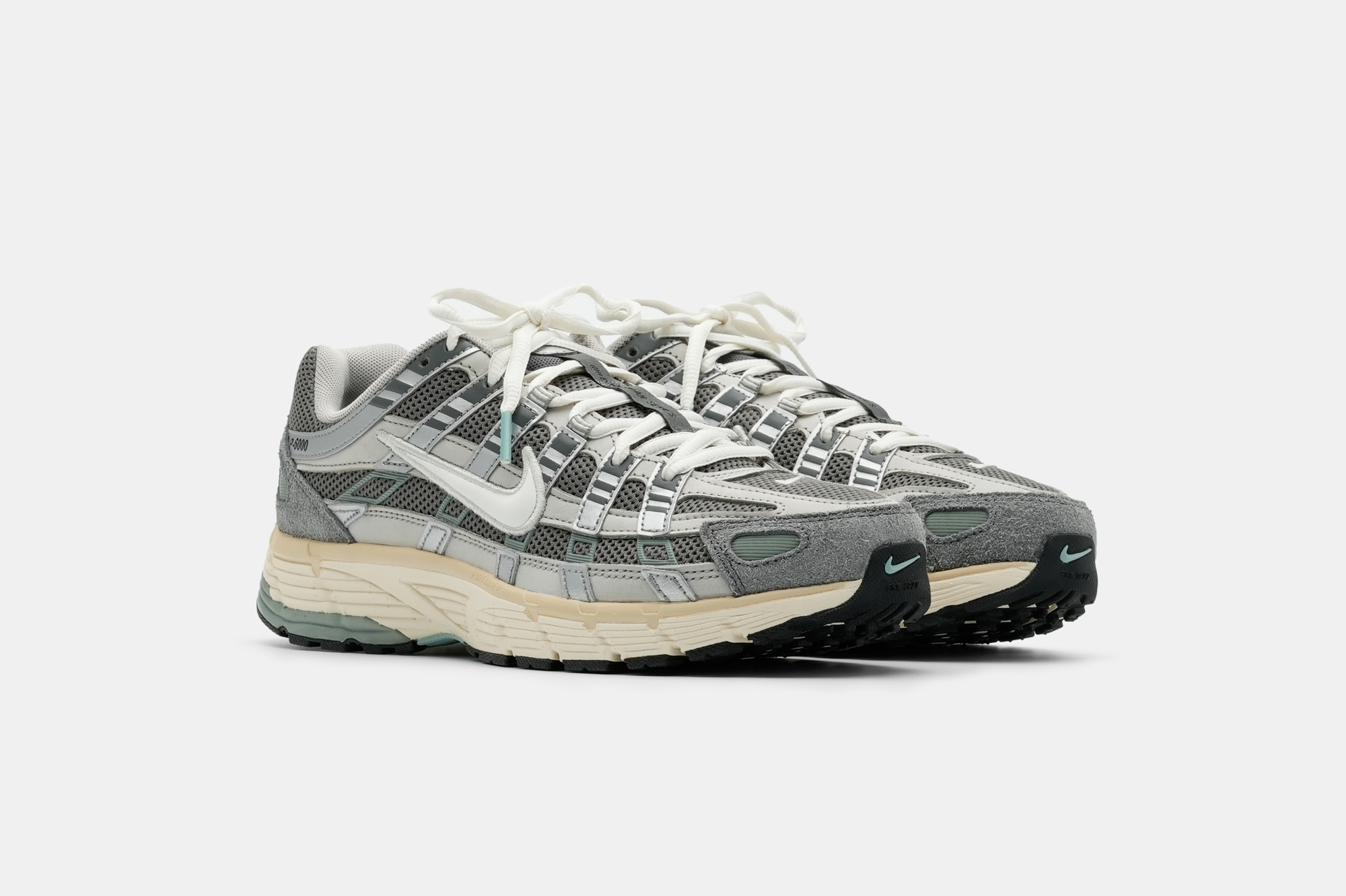 Кроссовки NIKE P-6000, размер 41, серый, белый, серебряный