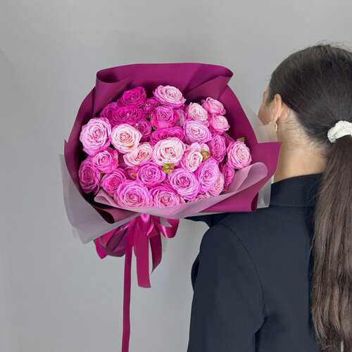 Изображение товара Букет живых цветов, розовые кустовые розы 11 шт. 40 см. "Леди бомбастик" в упаковке, флау стор