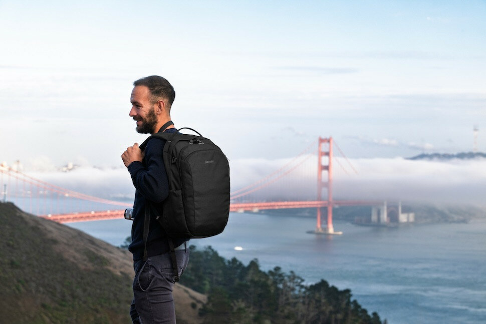 Рюкзак антивор Pacsafe V 26L Tour Backpack, черный, 26 л. — фото 1