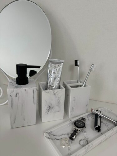 Изображение товара Набор аксессуаров для ванной комнаты, 4 предмета квадратный, белый мрамор