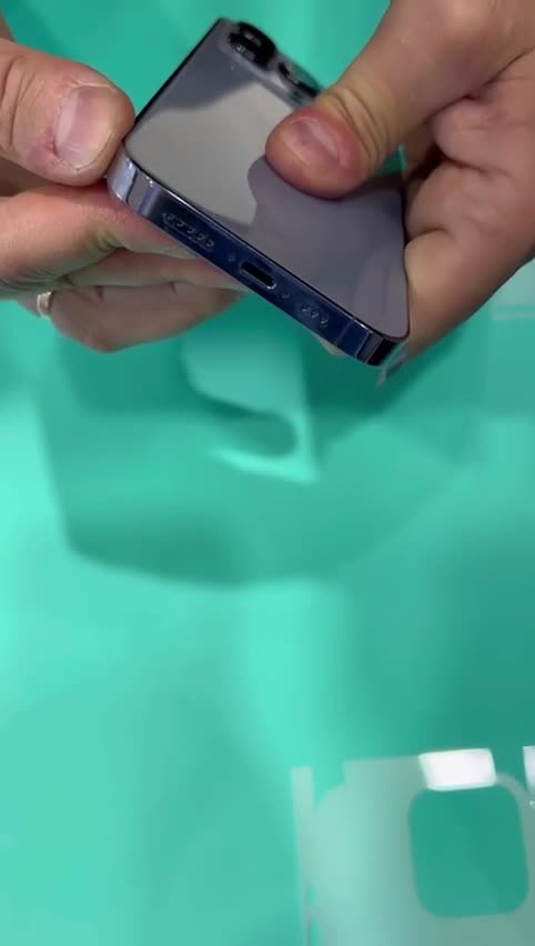 Защитная гидрогелевая пленка на экран и корпус iPhone 14, глянцевая 2 шт — фото 1