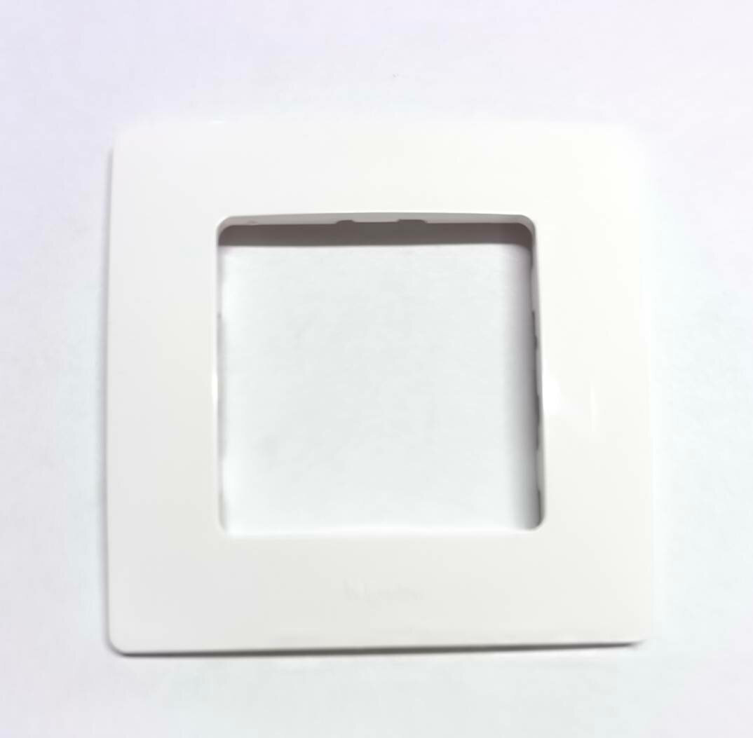 Рамка 1п Legrand 672501 Etika белый