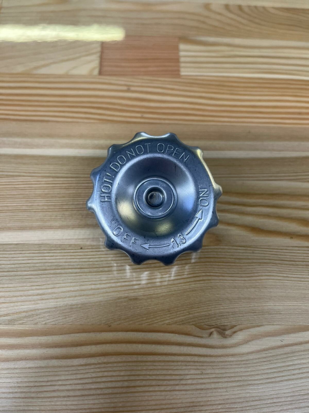 Крышка радиатора Kove 300103-R100-00001 , для мотоцикла KOVE 500 X.