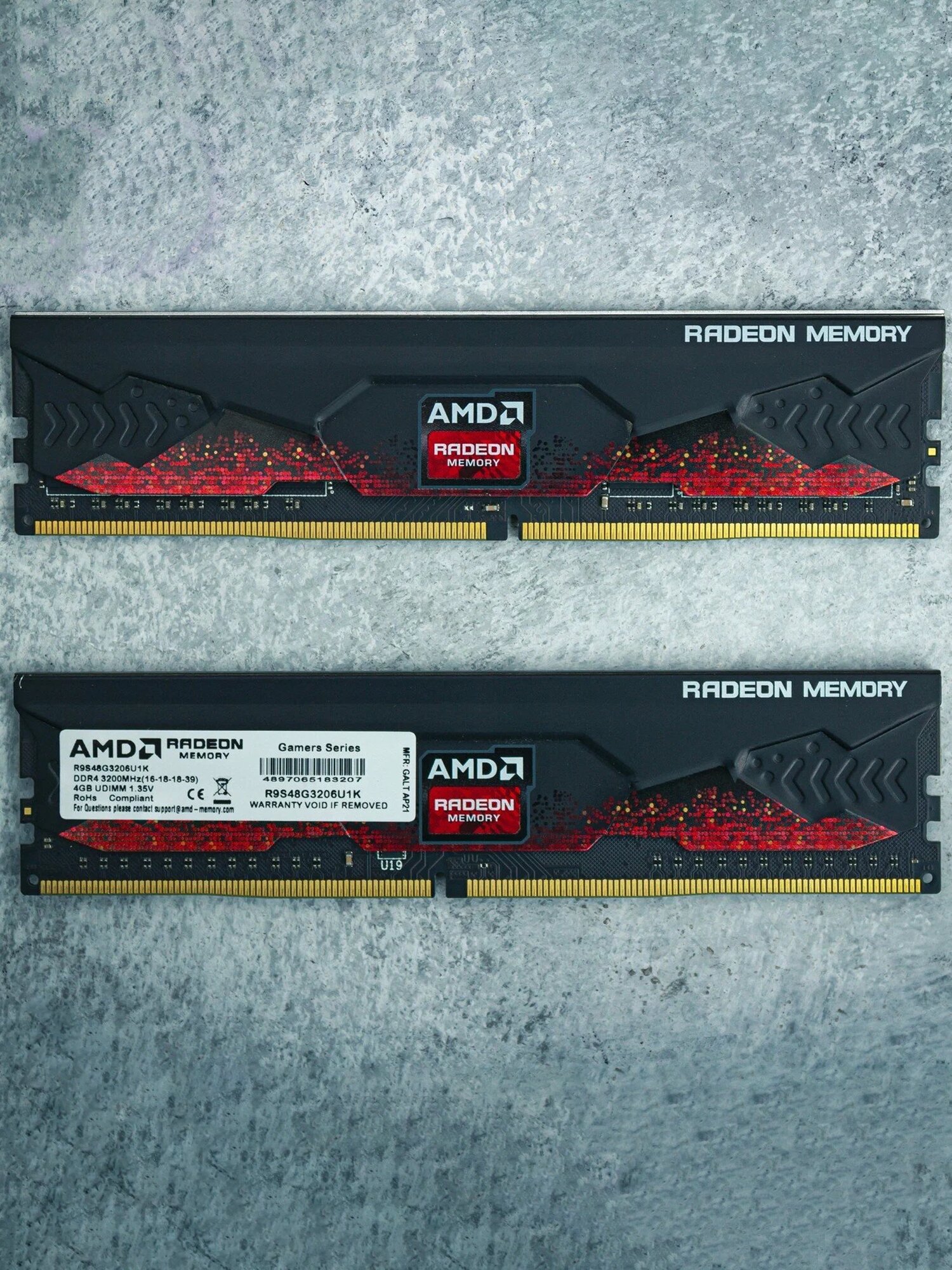 Оперативная память AMD Radeon R9 Gaming Series 8 ГБ (4 ГБ x 2 шт.) DDR4 3200 МГц DIMM CL16 R9S48G3206U1K