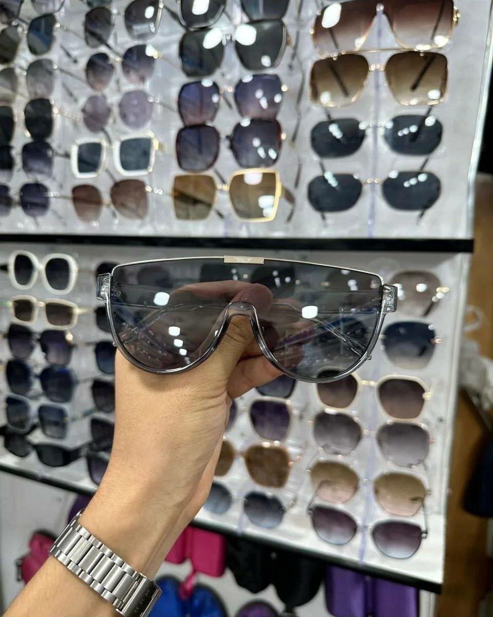 Солнцезащитные очки BURBERRY, серый — фото 1