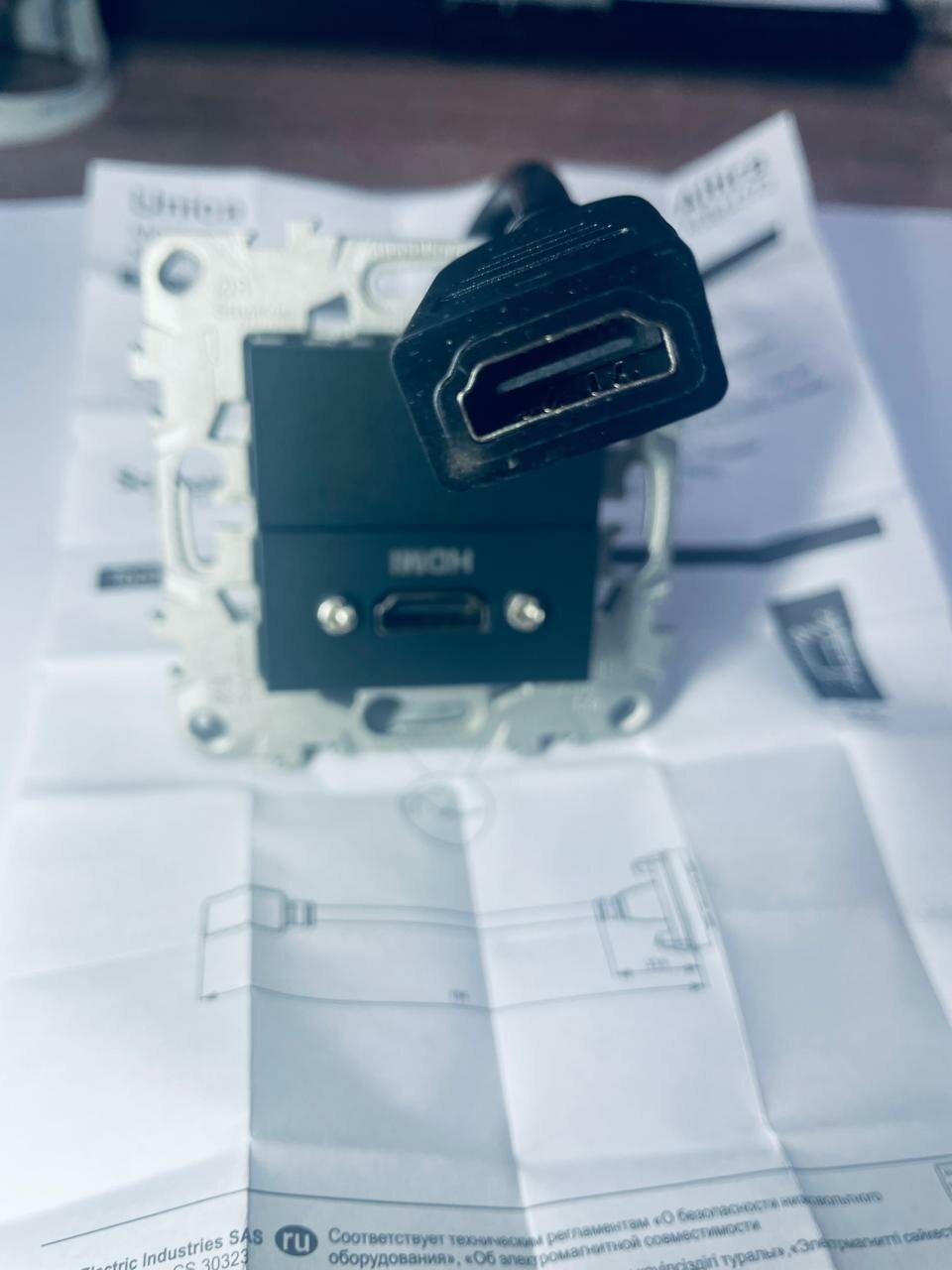 Розетка Schneider Electric Unica NU543054 HDMI IP20 скрытый монтаж