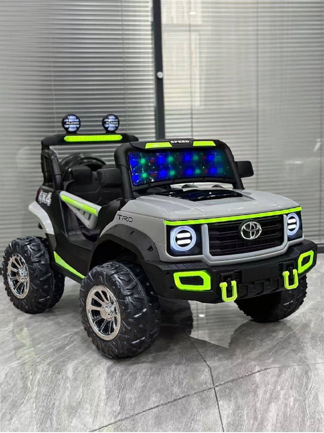 Детский электромобиль . полный привод, аккумулятор, серый. . — фото 1