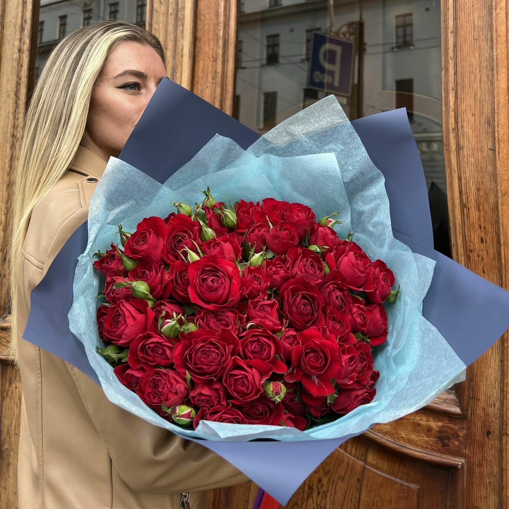 Букет Роза78. Ру "Ред Бомбастик", красные кустовые пионовидные розы, 15 шт.