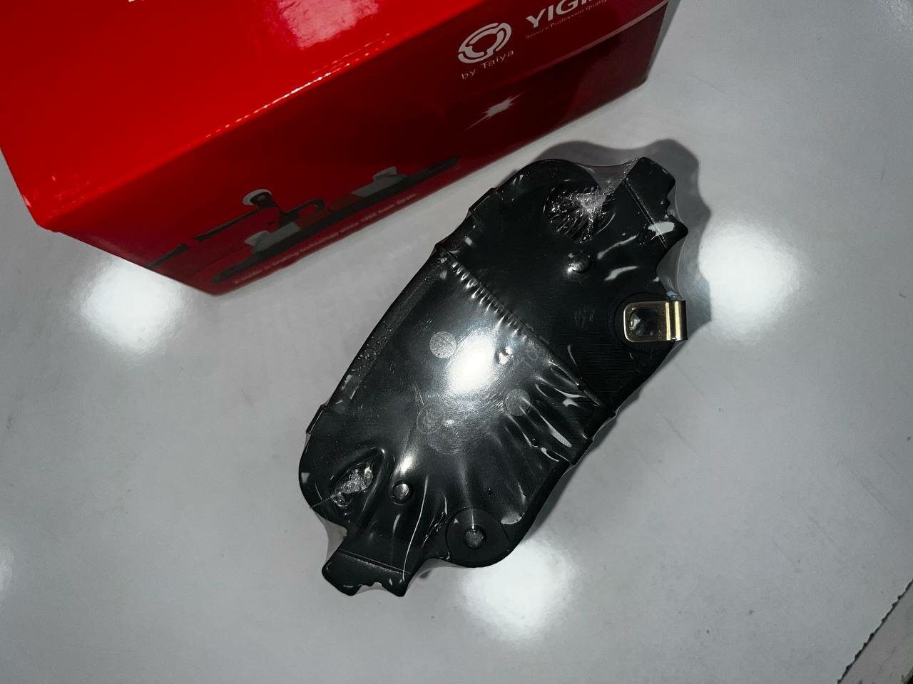 Тормозные колодки CHE MA CHI, для Zeekr 007 и Aito Seres M9, задние, дисковые, 4 шт, черные — фото 1