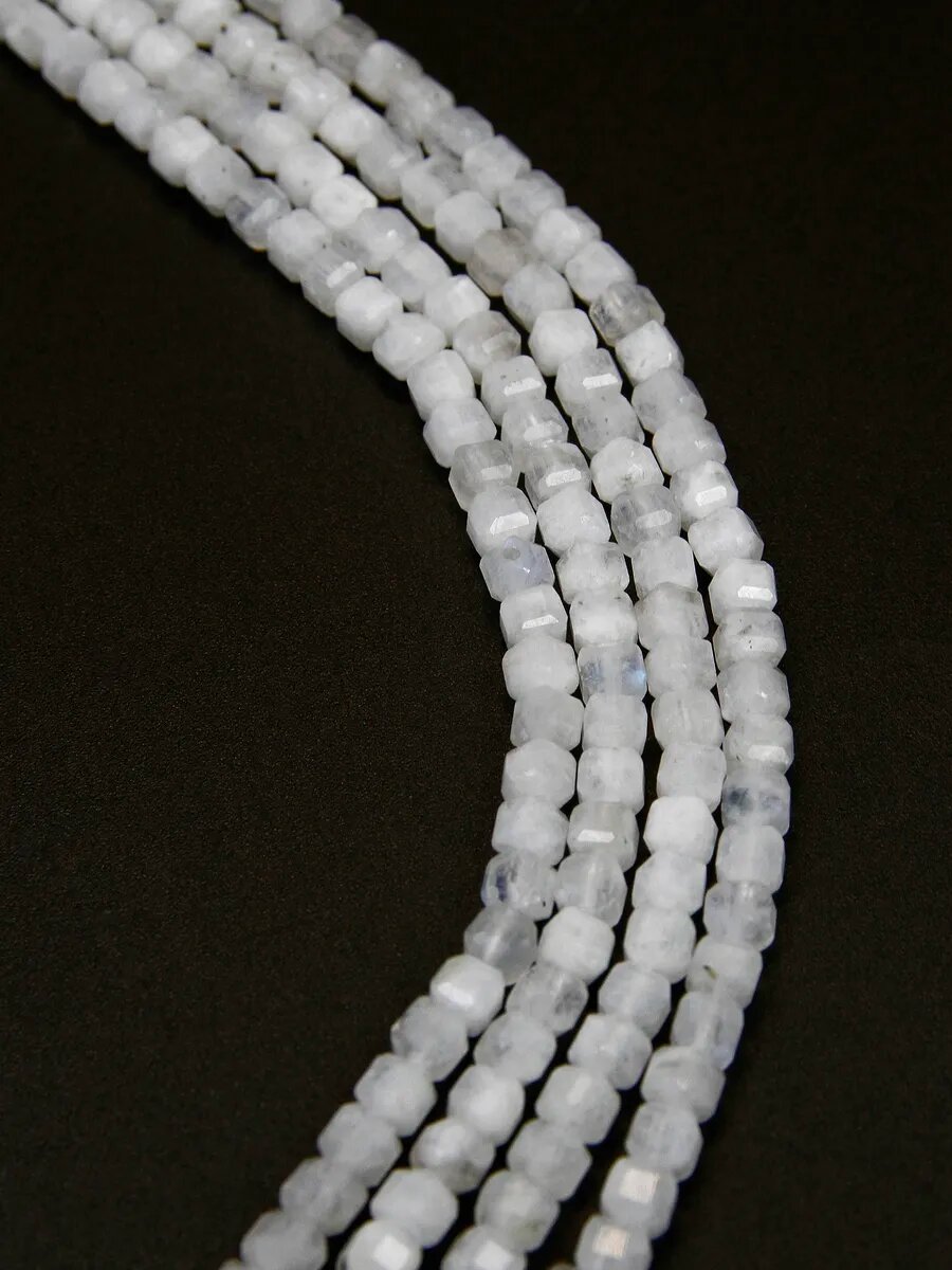 Нить - Лунный камень Адуляр - 3 мм, квадрат, грань, 38 см — фото 1