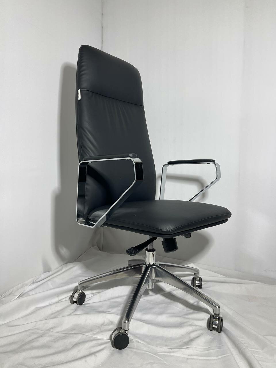 Идеальное, удобное и красивое кресло для дома и работы Model 675 Black