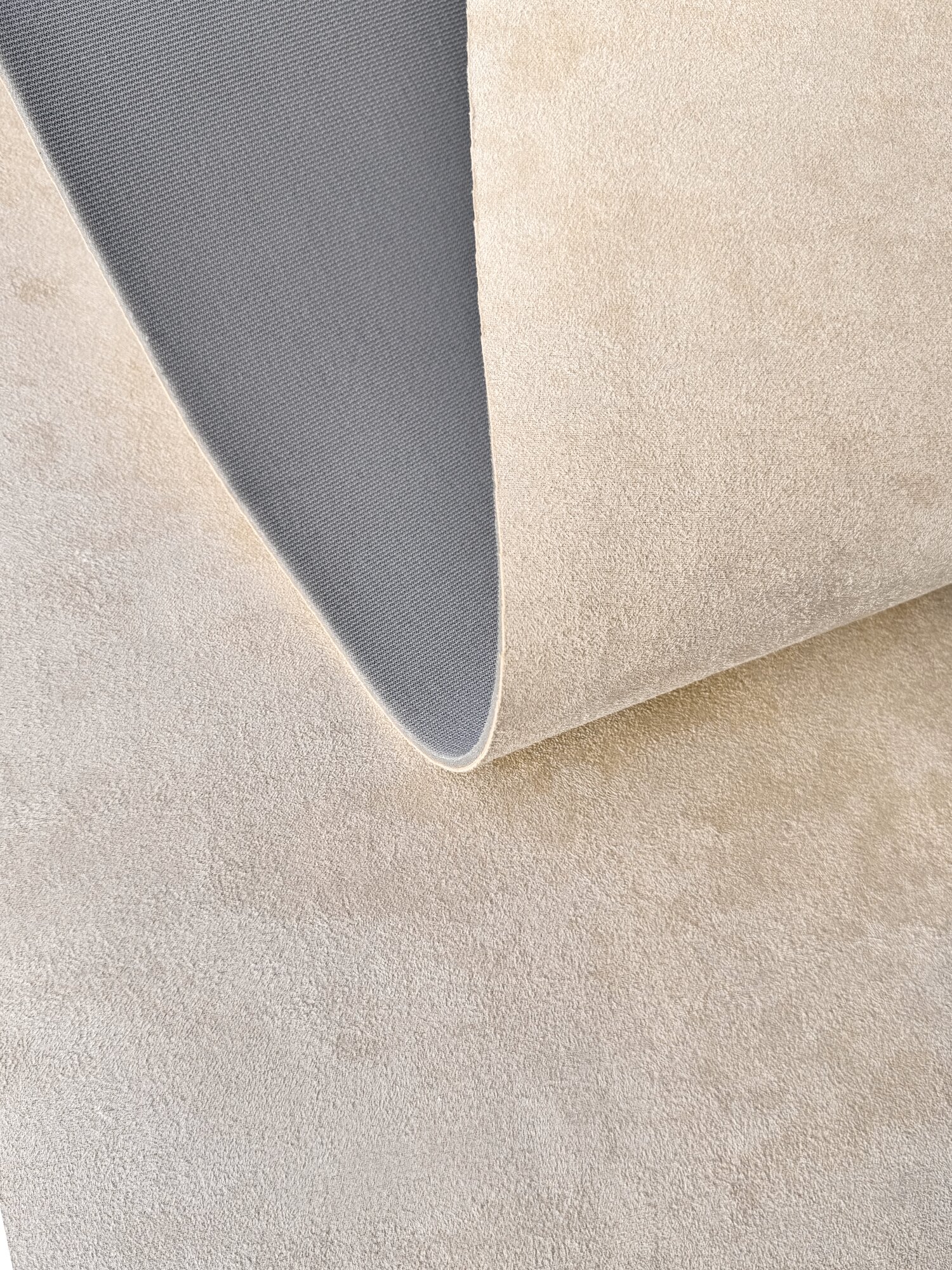 Потолочная Алькантара на поролоне с сеткой 4мм 16х2м цвет Кремовый