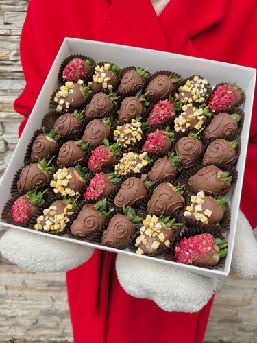 Изображение товара Премиум набор из клубники в шоколаде, подарок для девушки, мамы, сестры