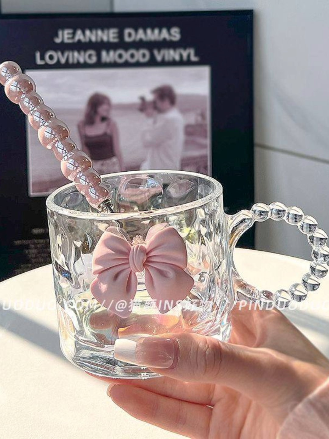 Термостойкая кружка с ложкой, предназначенная для горячих напитков